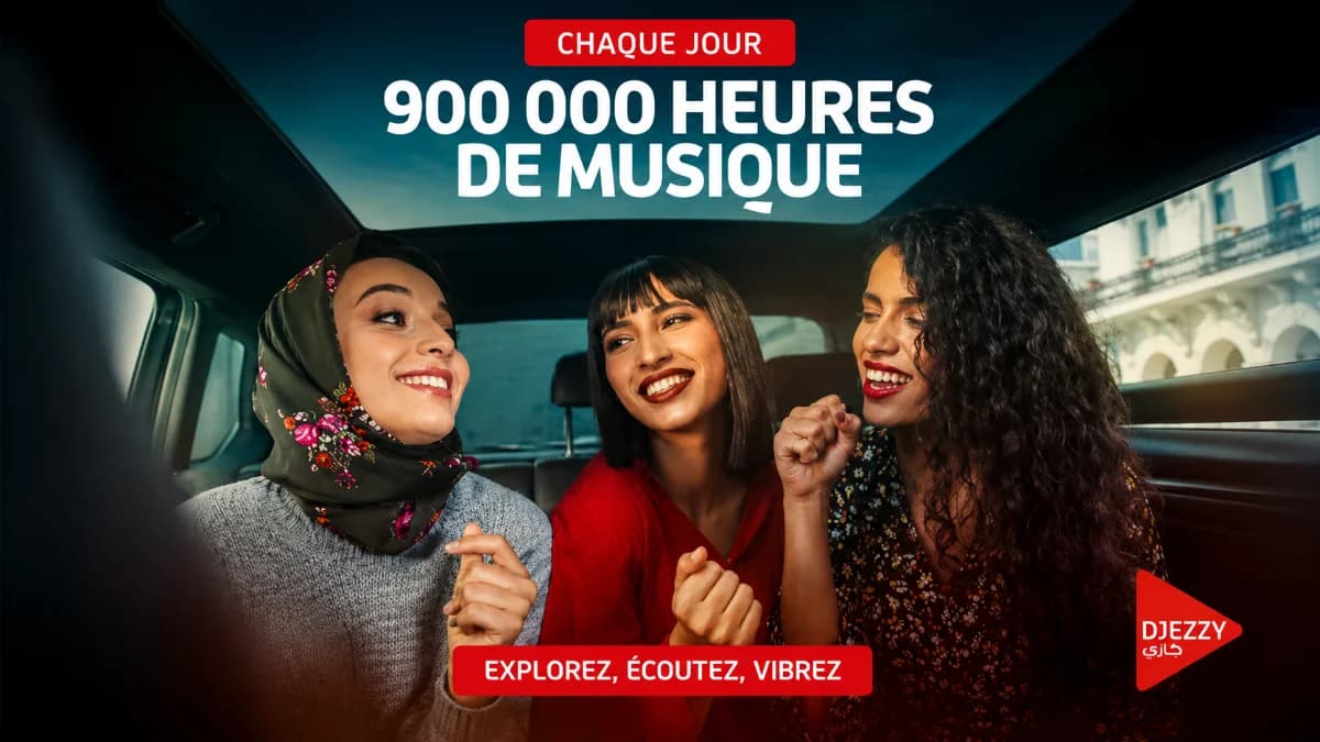 Djezzy "900 000 heures de musique" campaign key visual — three young women listening to music in a car.